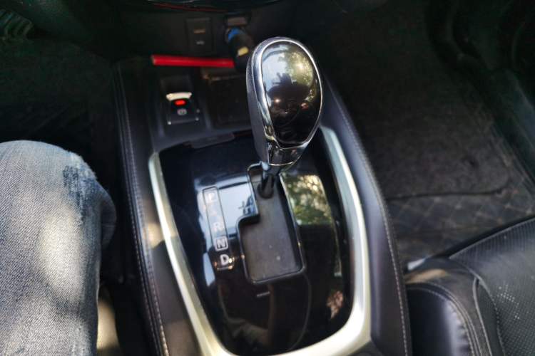 Used Nissan X-Trail 2019 2.0L CVT Smart Connect Comfort Edition 2WD Gear Lever