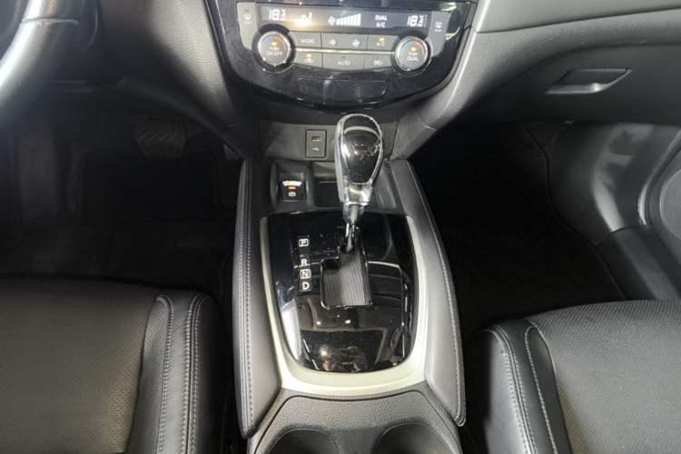 Used Nissan X-Trail 2019 2.0L CVT Smart Connect Comfort Edition 2WD Gear Lever