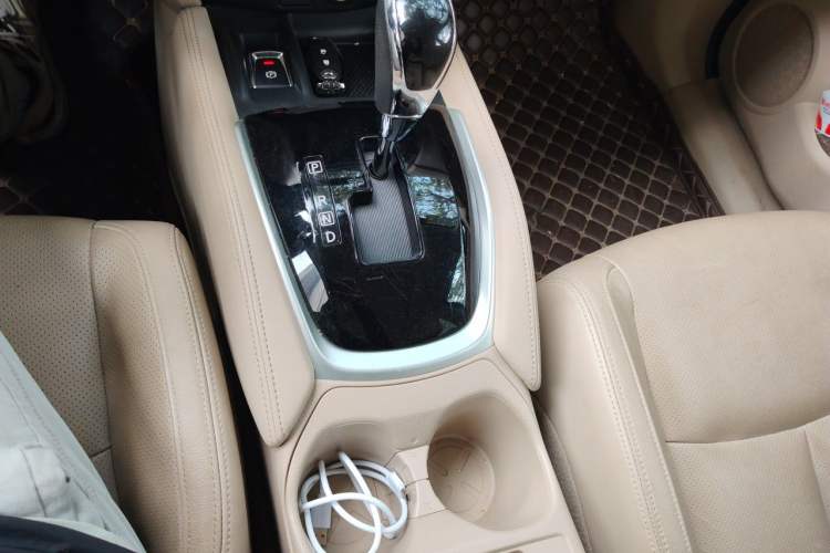 Used Nissan X-Trail 2019 2.0L CVT Smart Connect Comfort Edition 2WD Gear Lever