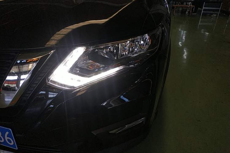 Used Nissan X-Trail 2019 2.0L CVT Smart Connect Comfort Edition 2WD Left Front Headlight