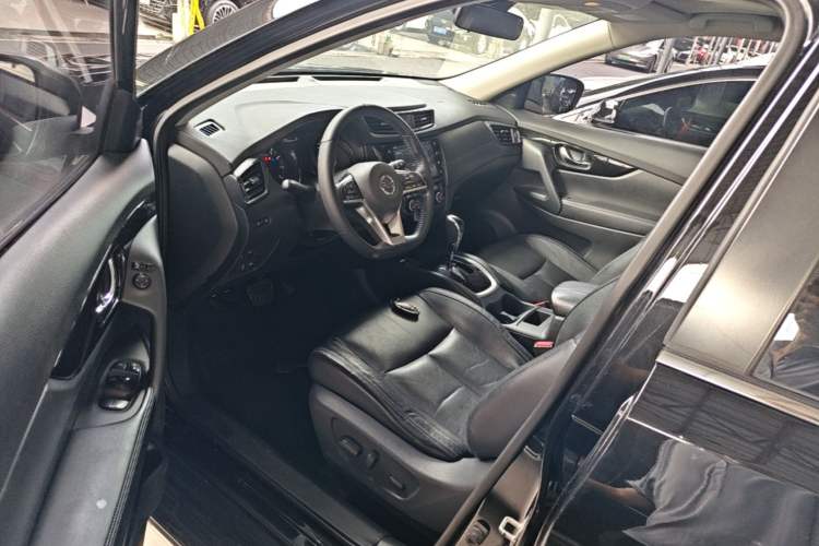 Used Nissan X-Trail 2019 2.0L CVT Smart Connect Comfort Edition 2WD Left Front Seat
