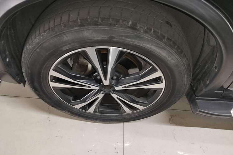 Used Nissan X-Trail 2019 2.5L CVT Smart Connect Luxury Edition 4WD Left Front Wheel Hub
