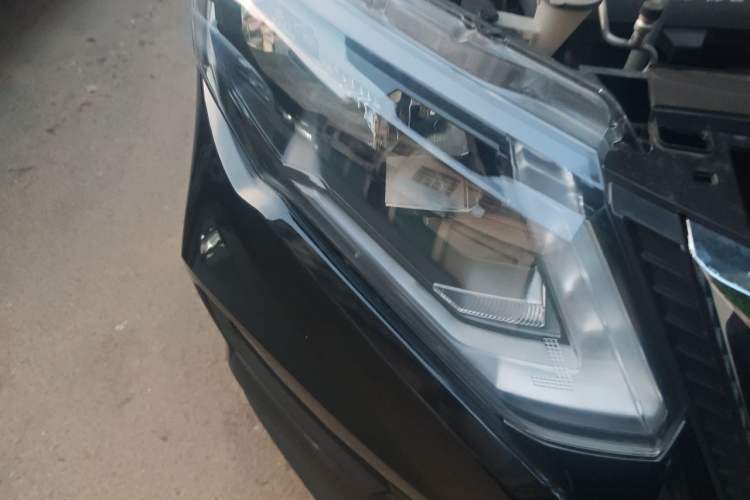Used Nissan X-Trail 2019 2.0L CVT Smart Connect Comfort Edition 2WD Right Front Headlight