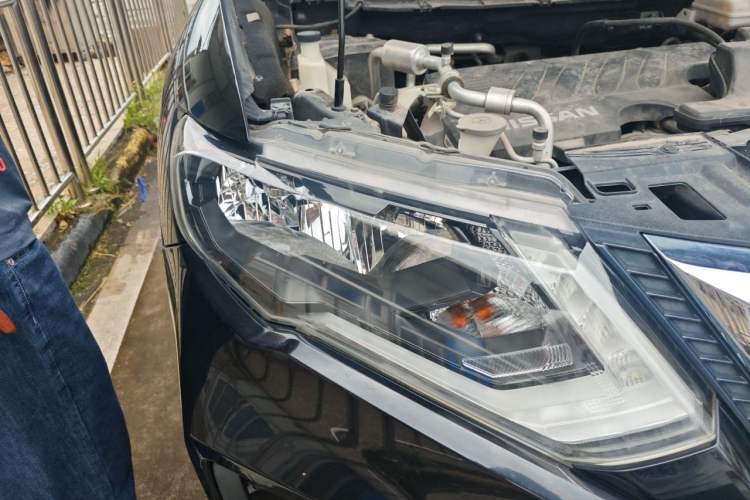 Used Nissan X-Trail 2019 2.0L CVT Comfort Edition 2WD Right Front Headlight