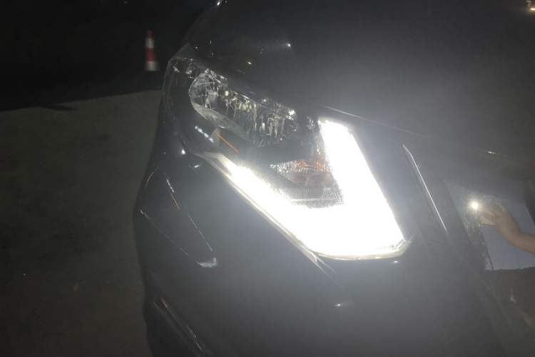 Used Nissan X-Trail 2019 2.5L CVT Smart Connect Luxury Edition 4WD Right Front Headlight
