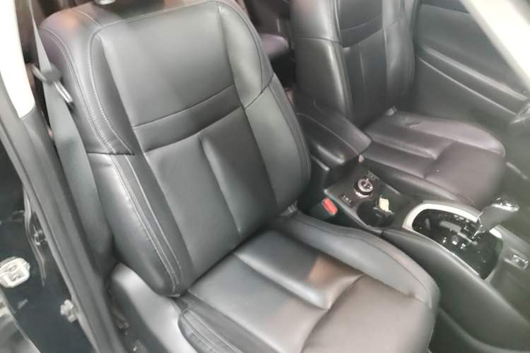 Used Nissan X-Trail 2019 2.5L CVT Smart Connect Luxury Edition 4WD Right Front Seat