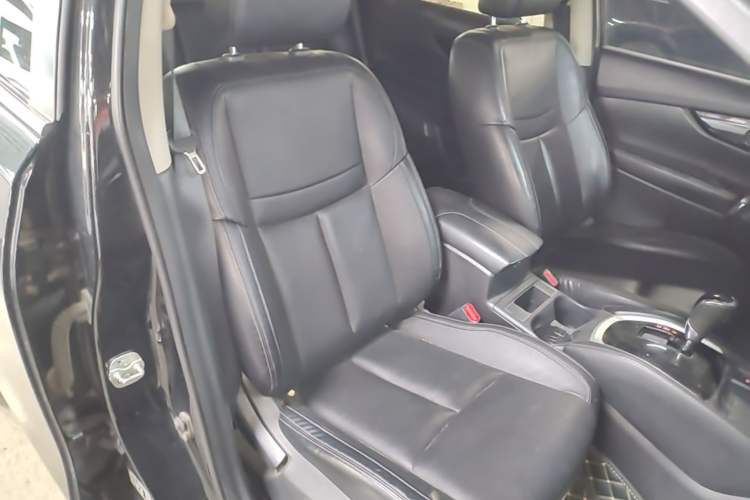 Used Nissan X-Trail 2019 2.0L CVT Smart Connect Comfort Edition 2WD Right Front Seat