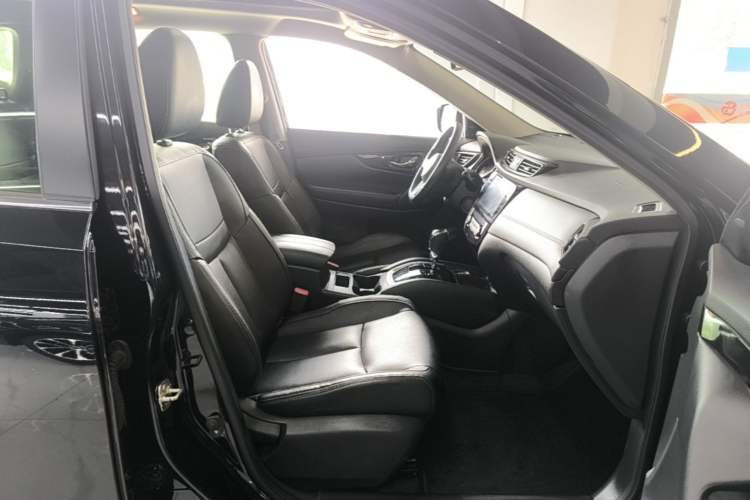 Used Nissan X-Trail 2019 2.0L CVT Smart Connect Comfort Edition 2WD Right Front Seat