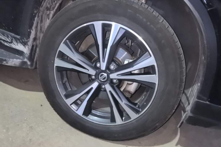 Used Nissan X-Trail 2019 2.5L CVT Smart Connect Luxury Edition 4WD Right Front Wheel Hub