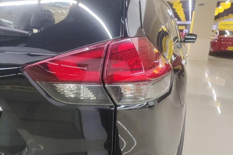 Used Nissan X-Trail 2019 2.0L CVT Smart Connect Comfort Edition 2WD Right Rear Taillight