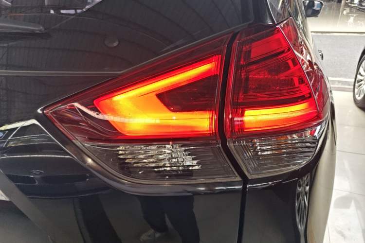 Used Nissan X-Trail 2019 2.0L CVT Smart Connect Comfort Edition 2WD Right Rear Taillight