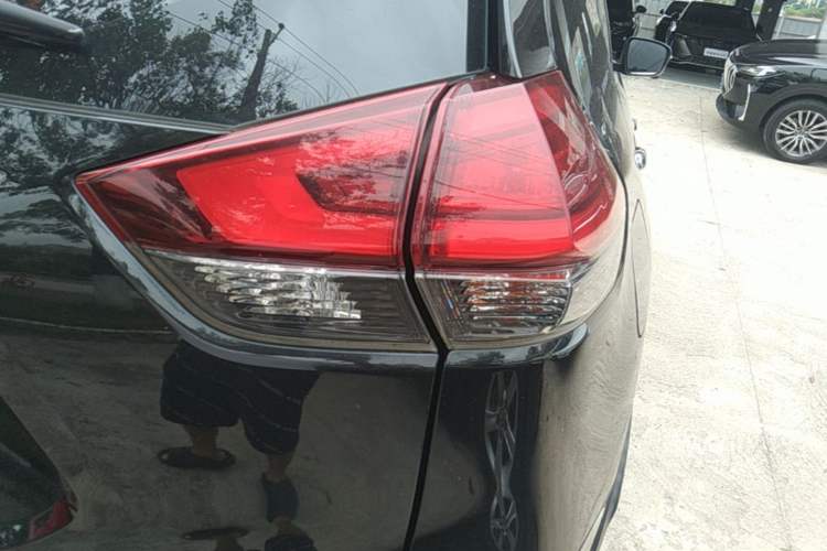 Used Nissan X-Trail 2019 2.0L CVT Comfort Edition 2WD Right Rear Taillight