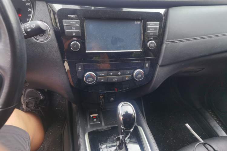 Used Nissan X-Trail 2019 2.0L CVT Comfort Edition 2WD Audio And AC Panel