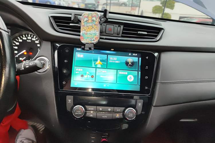 Used Nissan X-Trail 2019 2.0L CVT Smart Connect Comfort Edition 2WD Audio And AC Panel