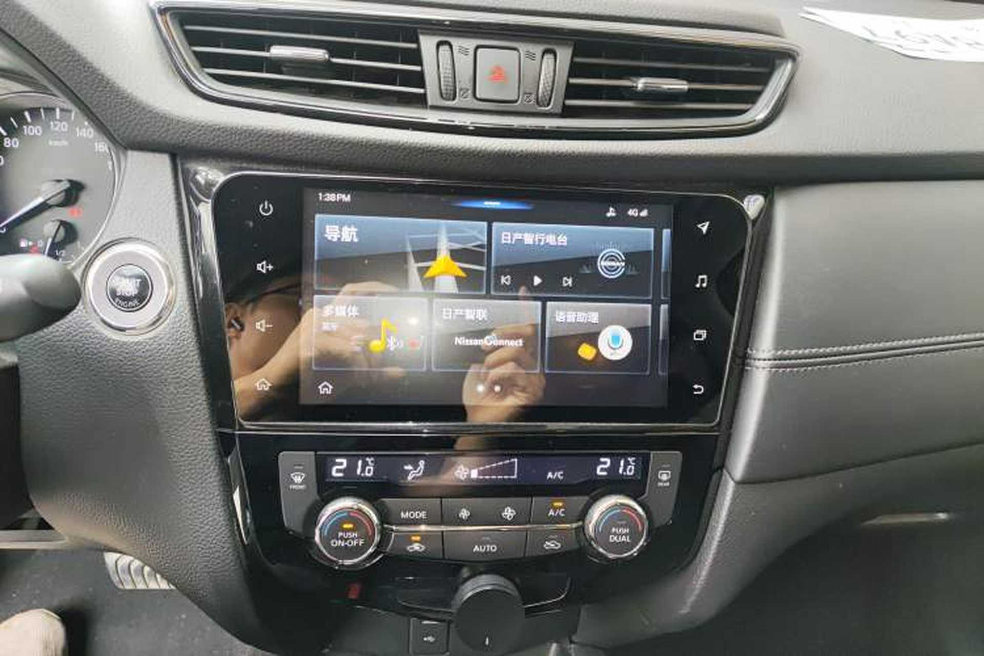 Used Nissan X-Trail 2019 2.0L CVT Smart Connect Comfort Edition 2WD Audio And AC Panel