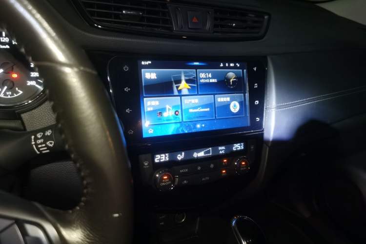 Used Nissan X-Trail 2019 2.0L CVT Smart Connect Comfort Edition 2WD Audio And AC Panel