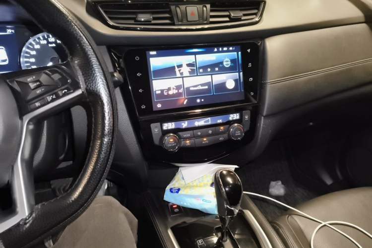 Used Nissan X-Trail 2019 2.0L CVT Smart Connect Comfort Edition 2WD Audio And AC Panel