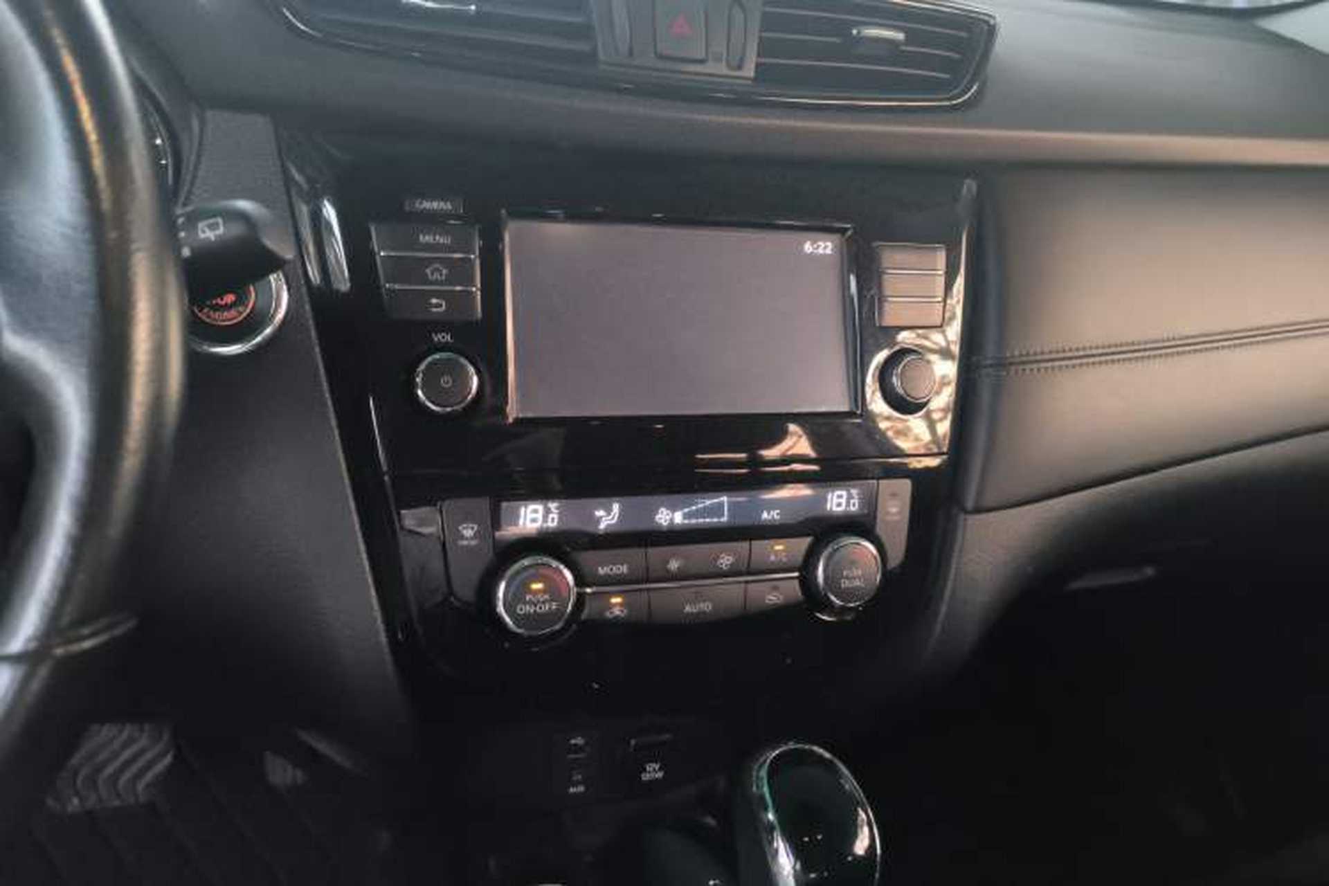 Used Nissan X-Trail 2019 2.0L CVT Comfort Edition 2WD Audio And AC Panel