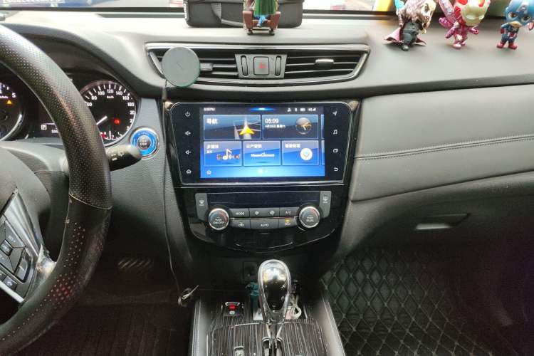 Used Nissan X-Trail 2019 2.0L CVT Smart Connect Comfort Edition 2WD Audio And AC Panel