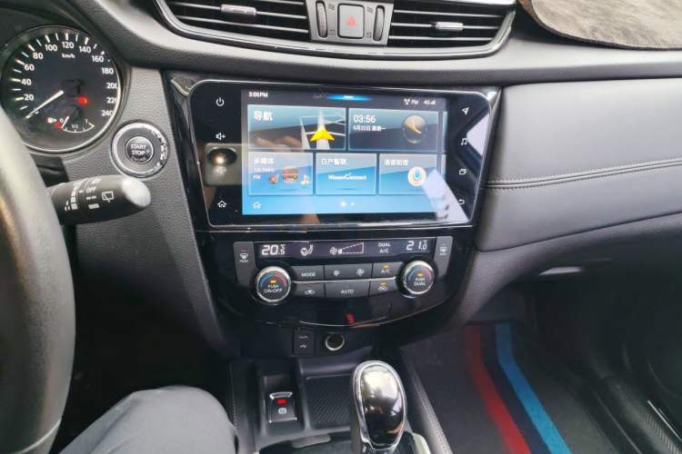 Used Nissan X-Trail 2019 2.0L CVT Smart Connect Comfort Edition 2WD Audio And AC Panel