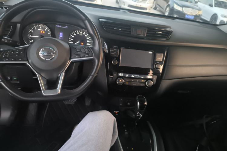 Used Nissan X-Trail 2019 2.0L CVT Comfort Edition 2WD Center Console