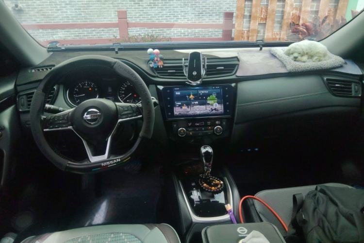 Used Nissan X-Trail 2019 2.0L CVT Smart Connect Comfort Edition 2WD Center Console