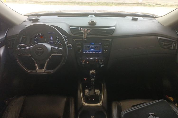 Used Nissan X-Trail 2019 2.0L CVT Comfort Edition 2WD Center Console