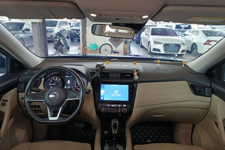 Used Nissan X-Trail 2019 2.0L CVT Smart Connect Comfort Edition 2WD Center Console