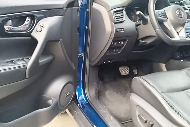 Used Nissan X-Trail 2019 2.5L CVT Smart Connect Luxury Edition 4WD Driver Seat