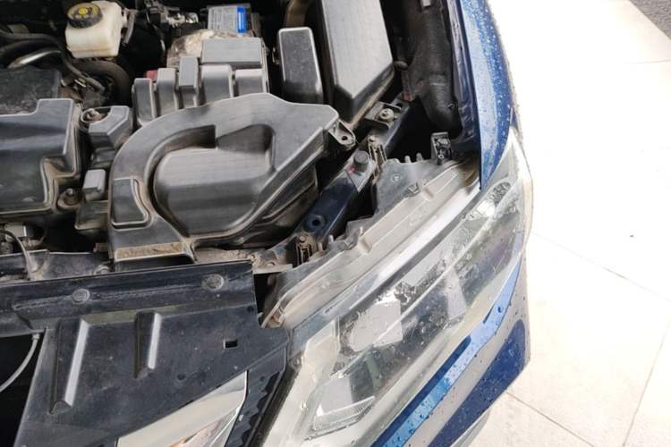 Used Nissan X-Trail 2019 2.0L CVT Smart Connect Comfort Edition 2WD Engine Bay Left