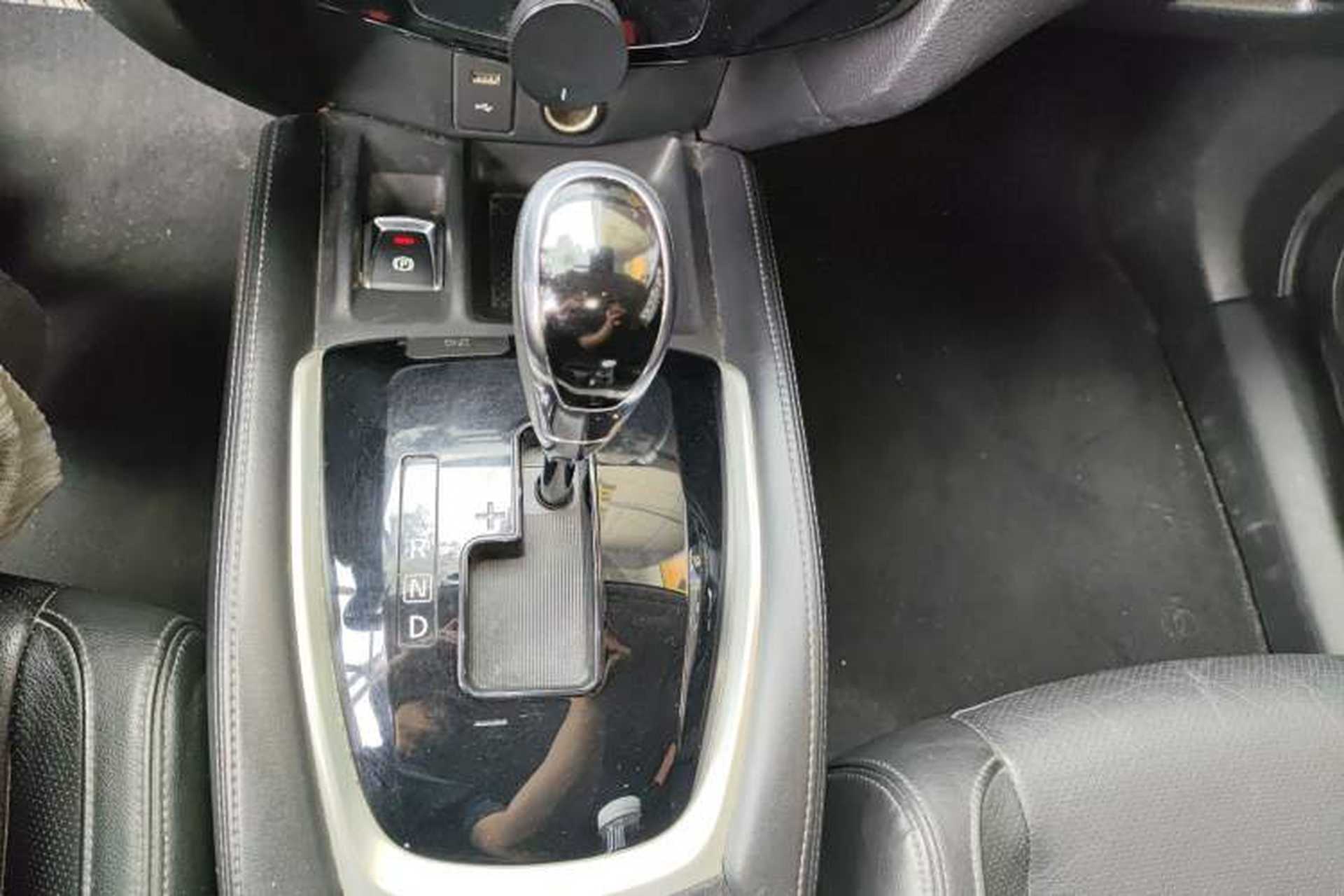 Used Nissan X-Trail 2019 2.0L CVT Smart Connect Comfort Edition 2WD Gear Lever
