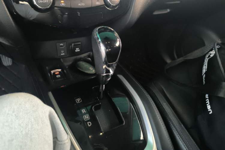 Used Nissan X-Trail 2019 2.0L CVT Comfort Edition 2WD Gear Lever