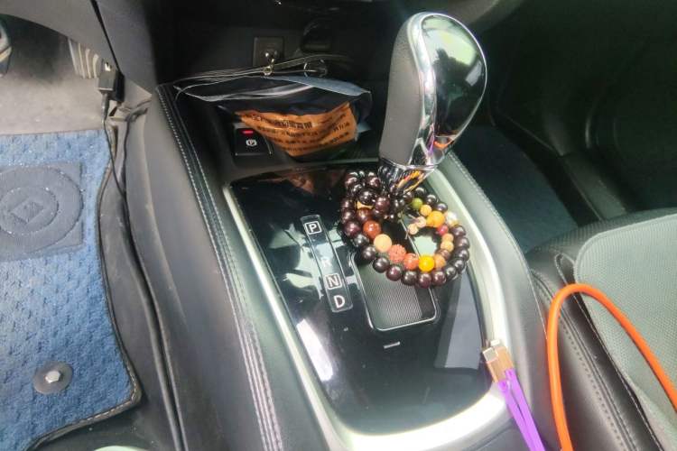 Used Nissan X-Trail 2019 2.0L CVT Smart Connect Comfort Edition 2WD Gear Lever