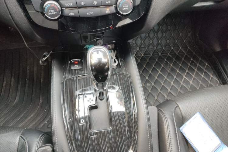 Used Nissan X-Trail 2019 2.0L CVT Smart Connect Comfort Edition 2WD Gear Lever
