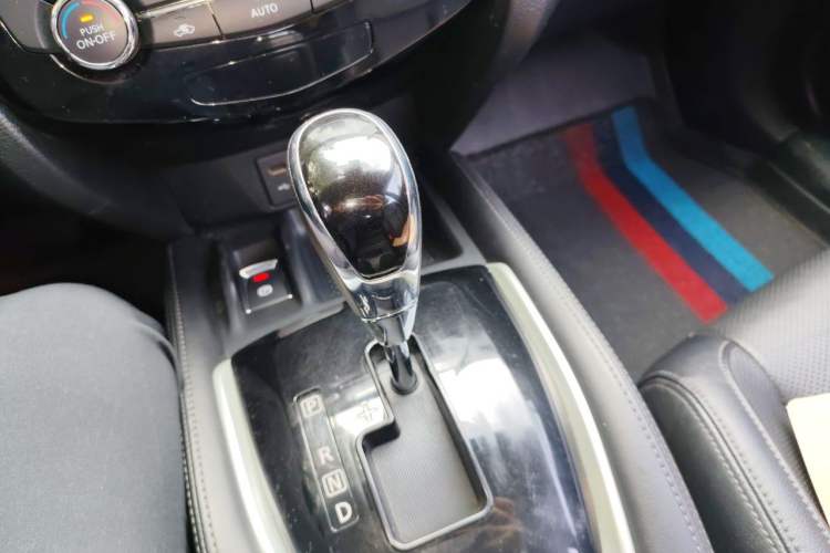 Used Nissan X-Trail 2019 2.0L CVT Smart Connect Comfort Edition 2WD Gear Lever