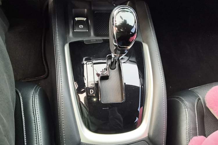 Used Nissan X-Trail 2019 2.5L CVT Smart Connect Luxury Edition 4WD Gear Lever