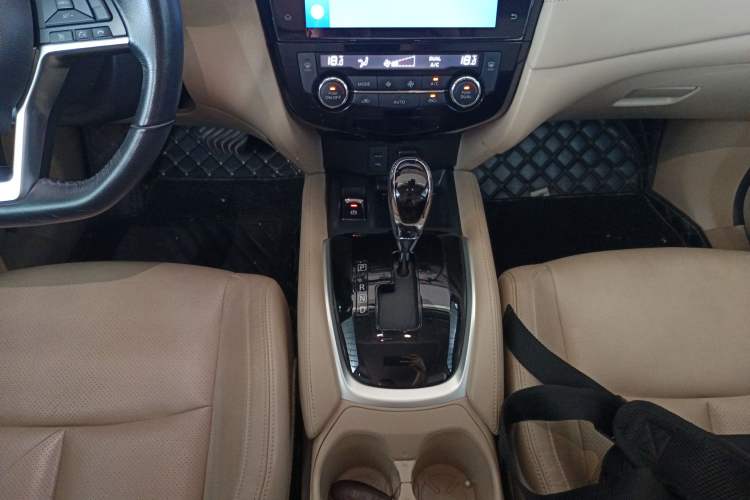 Used Nissan X-Trail 2019 2.0L CVT Smart Connect Comfort Edition 2WD Gear Lever