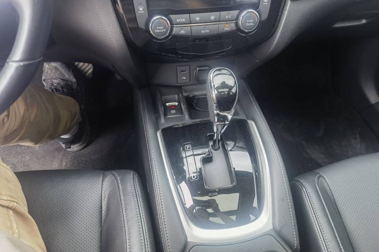 Used Nissan X-Trail 2019 2.0L CVT Smart Connect Comfort Edition 2WD Interior 3