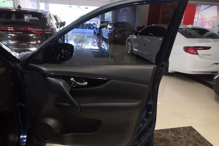 Used Nissan X-Trail 2019 2.0L CVT Smart Connect Comfort Edition 2WD Right Front Door Interior