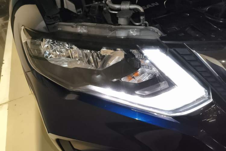 Used Nissan X-Trail 2019 2.0L CVT Smart Connect Comfort Edition 2WD Right Front Headlight