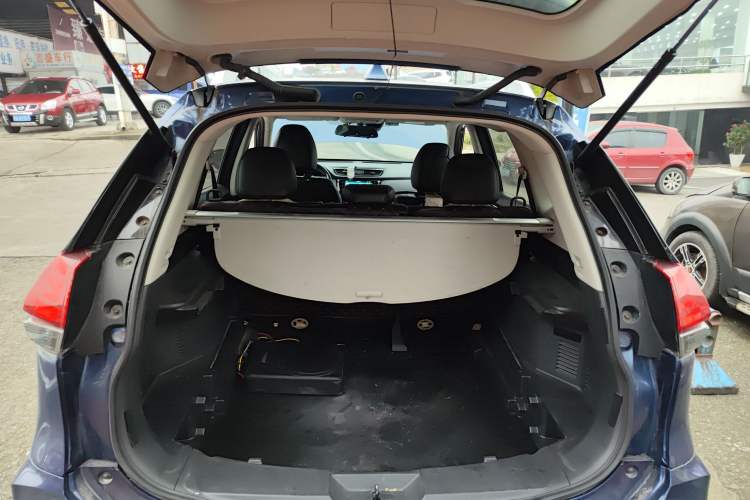 Used Nissan X-Trail 2019 2.0L CVT Smart Connect Comfort Edition 2WD Trunk