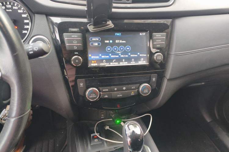 Used Nissan X-Trail 2019 2.0L CVT Comfort Edition 2WD Audio And AC Panel