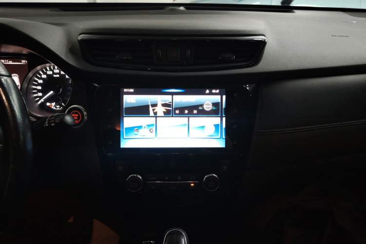 Used Nissan X-Trail 2019 2.5L CVT Smart Connect Luxury Edition 4WD Audio And AC Panel