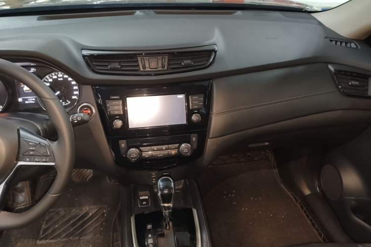 Used Nissan X-Trail 2019 2.0L CVT Comfort Edition 2WD Audio And AC Panel