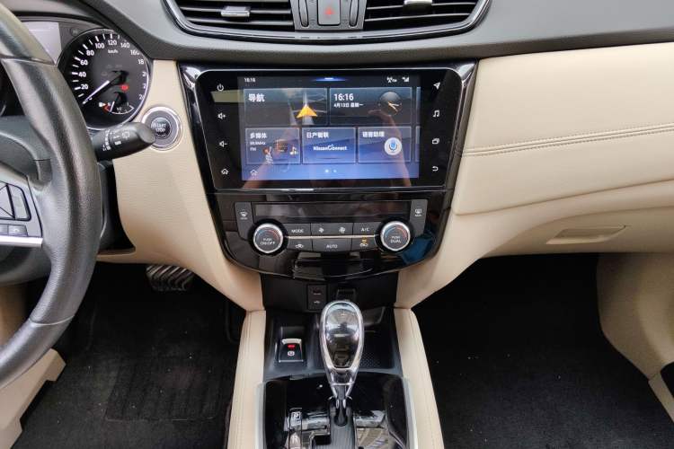 Used Nissan X-Trail 2019 2.0L CVT Smart Connect Comfort Edition 2WD Audio And AC Panel