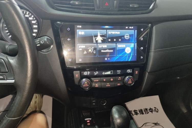 Used Nissan X-Trail 2019 2.0L CVT SmartConnect 7-Seater Comfort Edition 2WD Audio And AC Panel