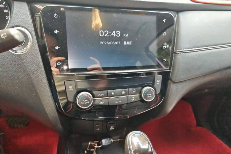 Used Nissan X-Trail 2019 2.0L CVT Smart Connect Comfort Edition 2WD Audio And AC Panel