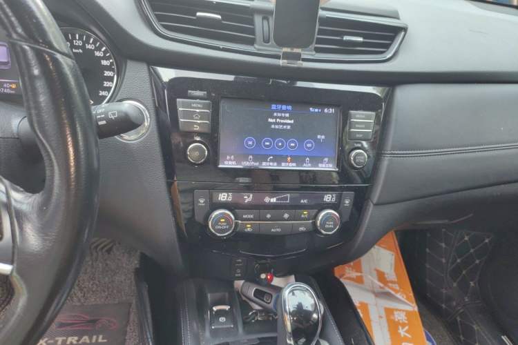 Used Nissan X-Trail 2019 2.0L CVT Comfort Edition 2WD Audio And AC Panel