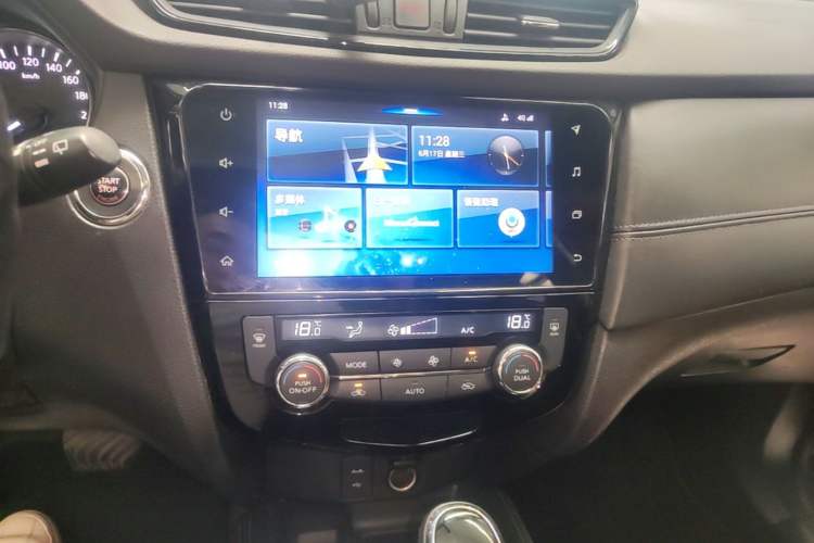 Used Nissan X-Trail 2019 2.0L CVT Smart Connect Comfort Edition 2WD Audio And AC Panel