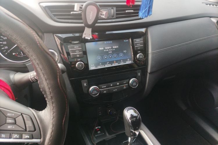 Used Nissan X-Trail 2019 2.0L CVT Comfort Edition 2WD Audio And AC Panel